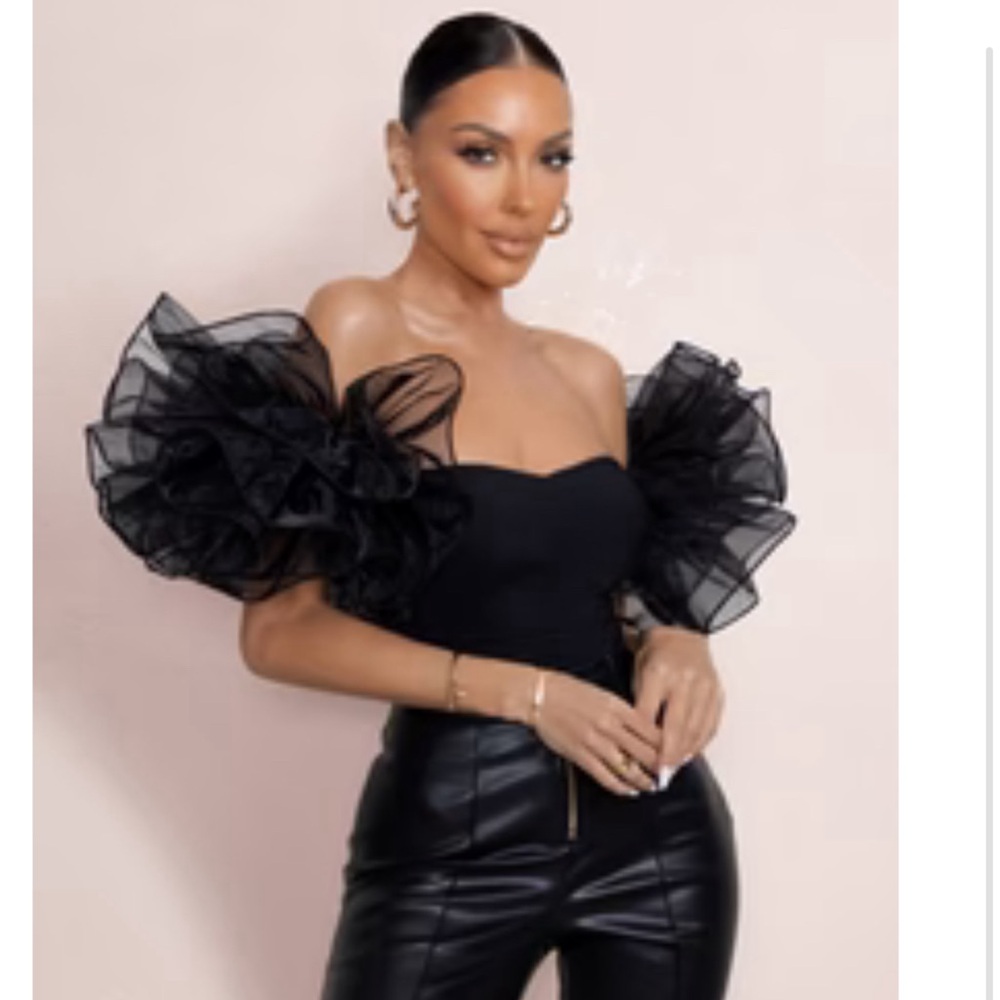 Club London | Black Organza Sleeve Bodysuit With Mesh Overlay
US 6 / Black